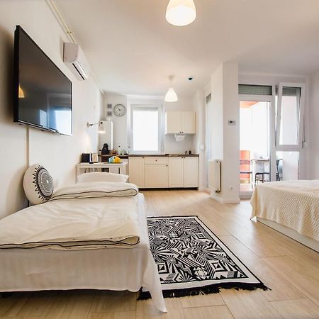 Fresh Studio In Central Oradea Apartment Ngoại thất bức ảnh