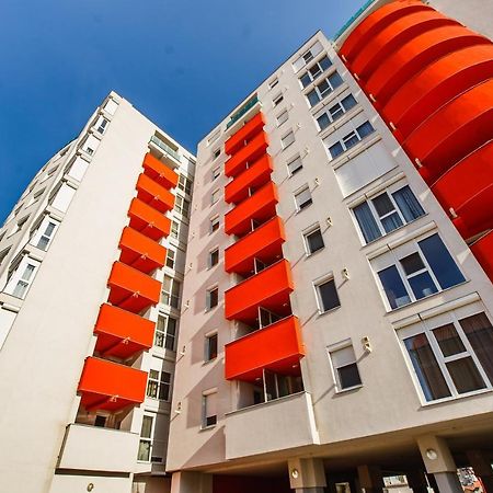 Fresh Studio In Central Oradea Apartment Ngoại thất bức ảnh
