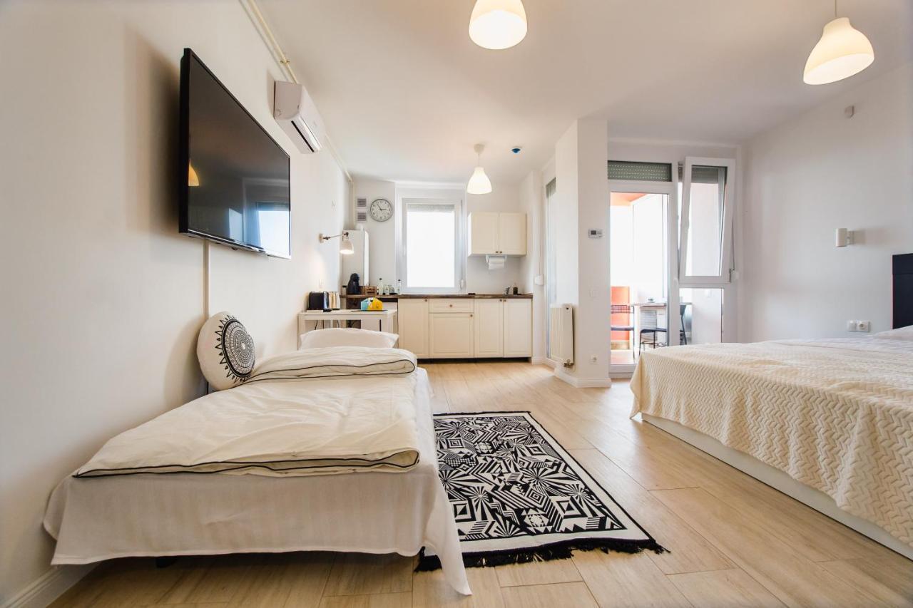 Fresh Studio In Central Oradea Apartment Ngoại thất bức ảnh