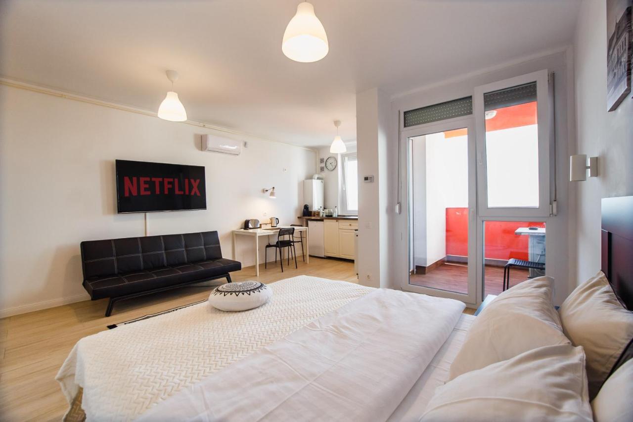 Fresh Studio In Central Oradea Apartment Ngoại thất bức ảnh