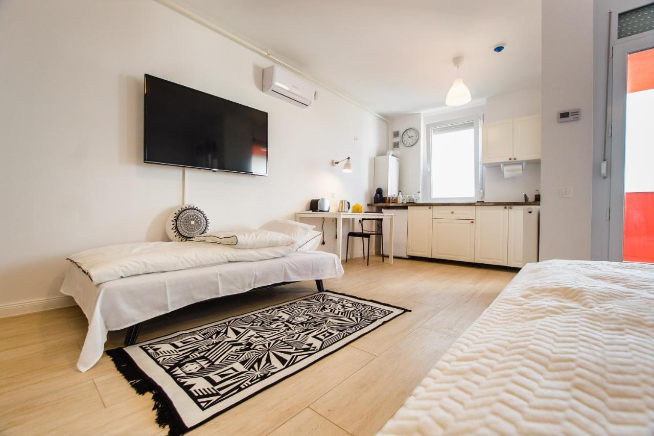 Fresh Studio In Central Oradea Apartment Ngoại thất bức ảnh
