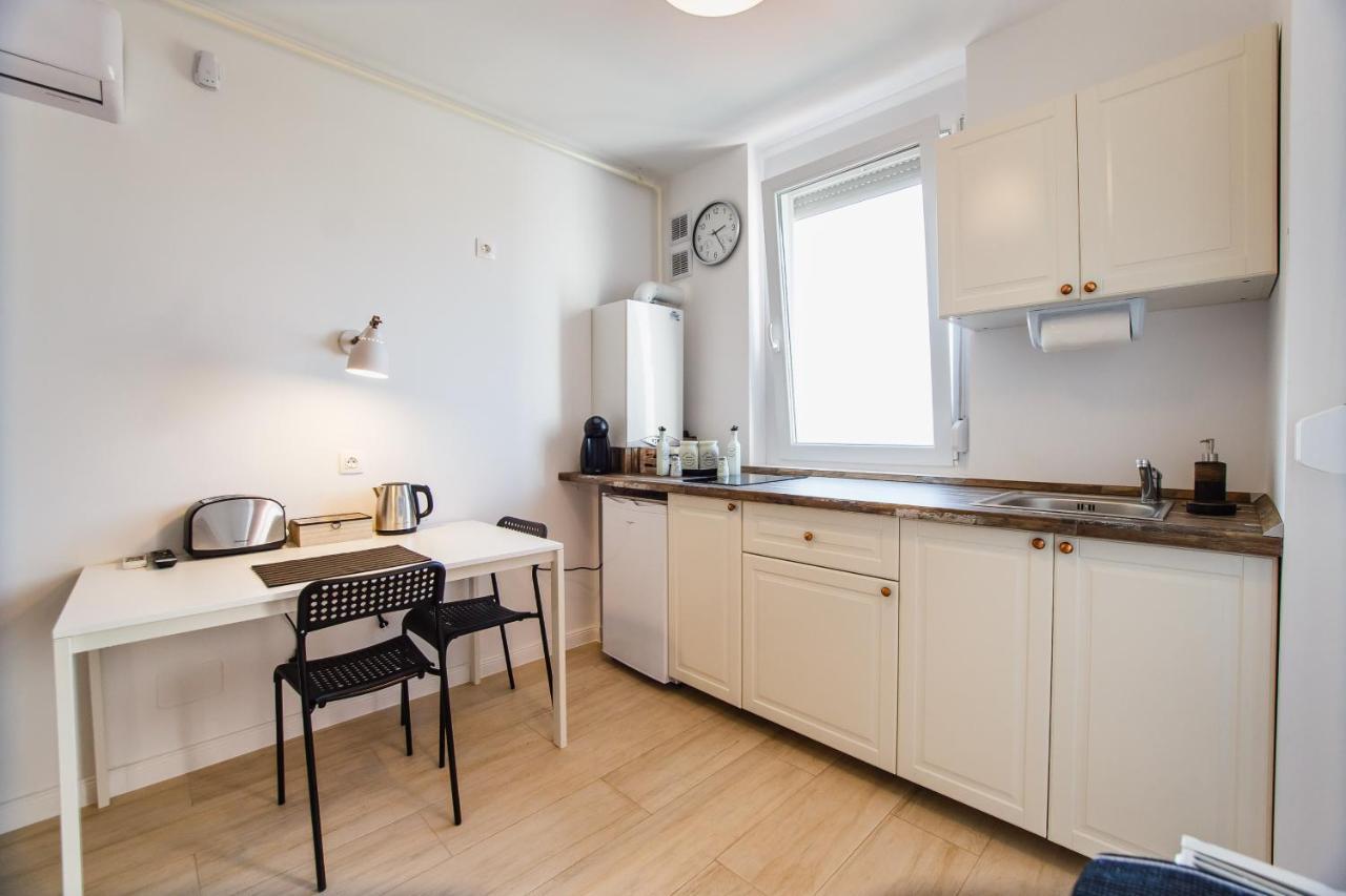Fresh Studio In Central Oradea Apartment Ngoại thất bức ảnh